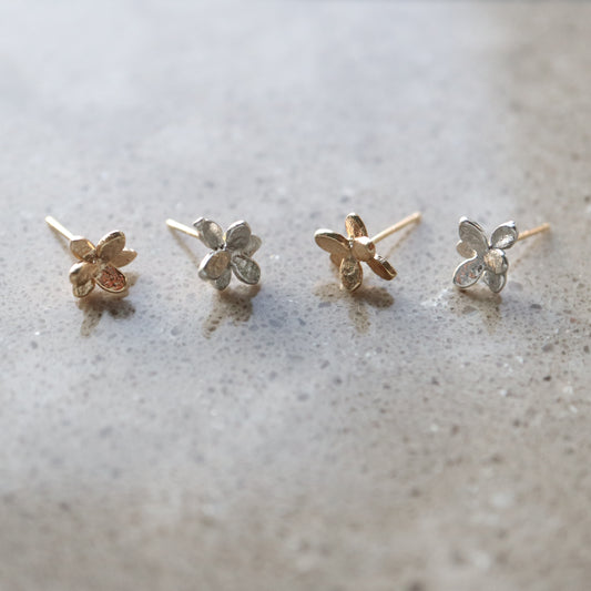 日本製 Osewaya不規則花瓣耳環(K18耳針)