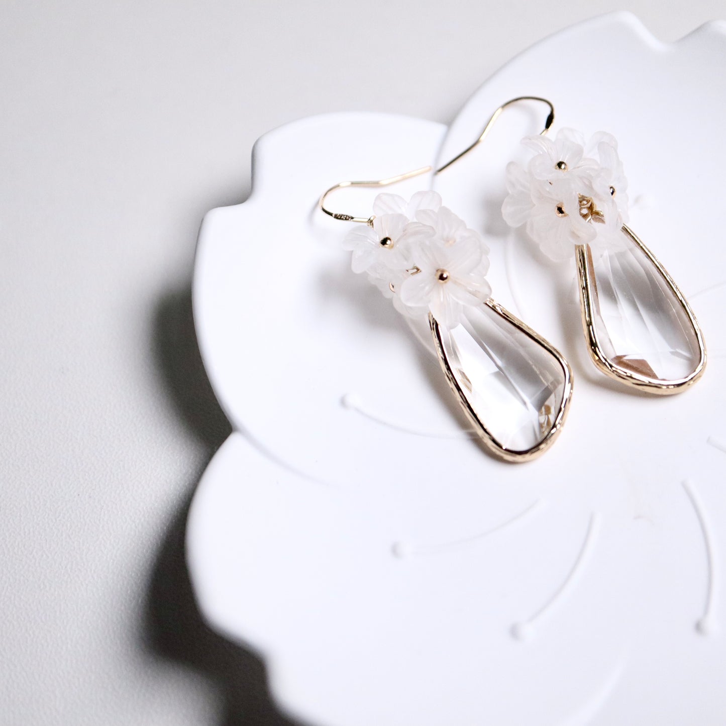 <Handmade in Japan> 透明感水滴鈴蘭耳環