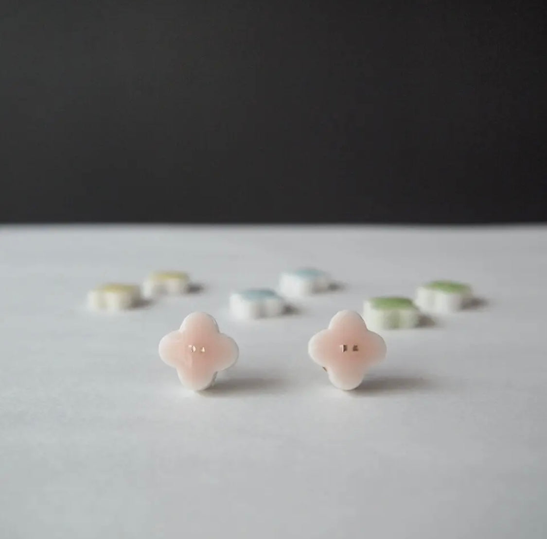 <Handmade in Japan> 美濃焼陶瓷淡色小花金箔耳環