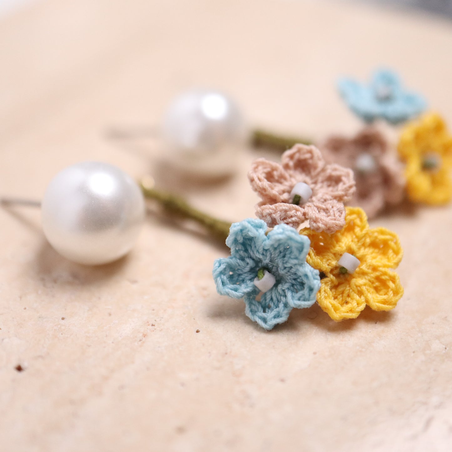 <Handmade in Japan> 珍珠x小花簇編織耳環