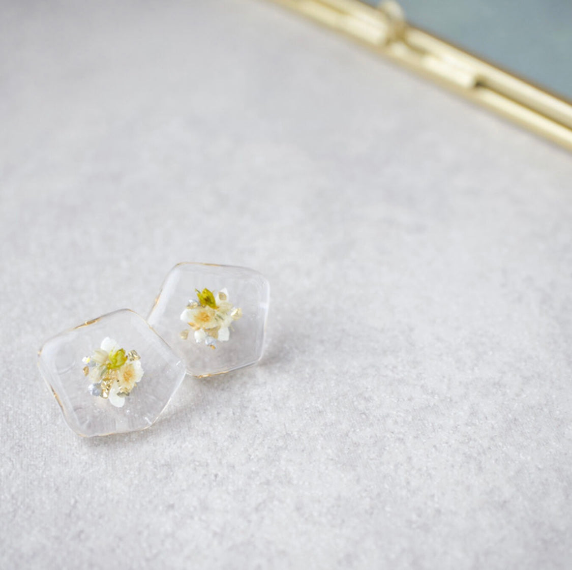 <Handmade in Japan> 冰封乾燥霞草耳環