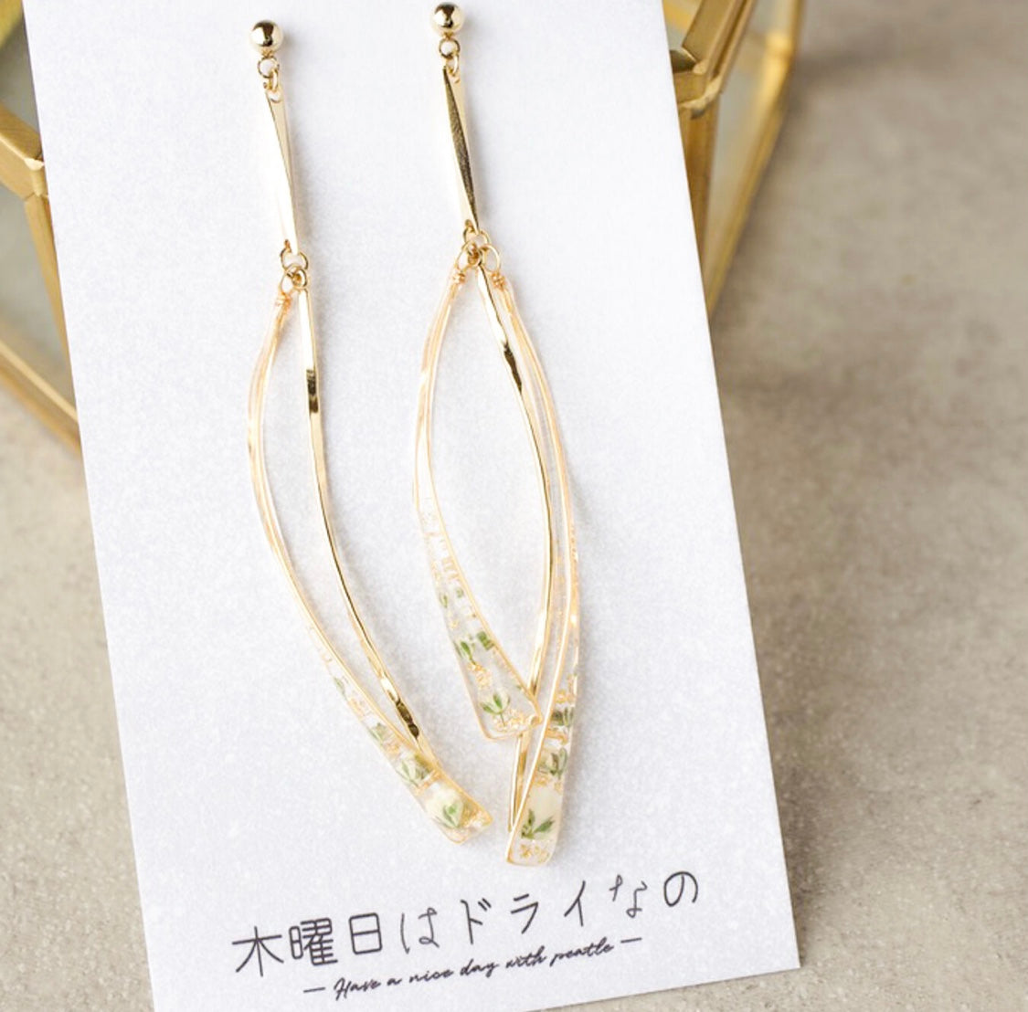 <Handmade in Japan> 不對稱的金箔葉子耳環
