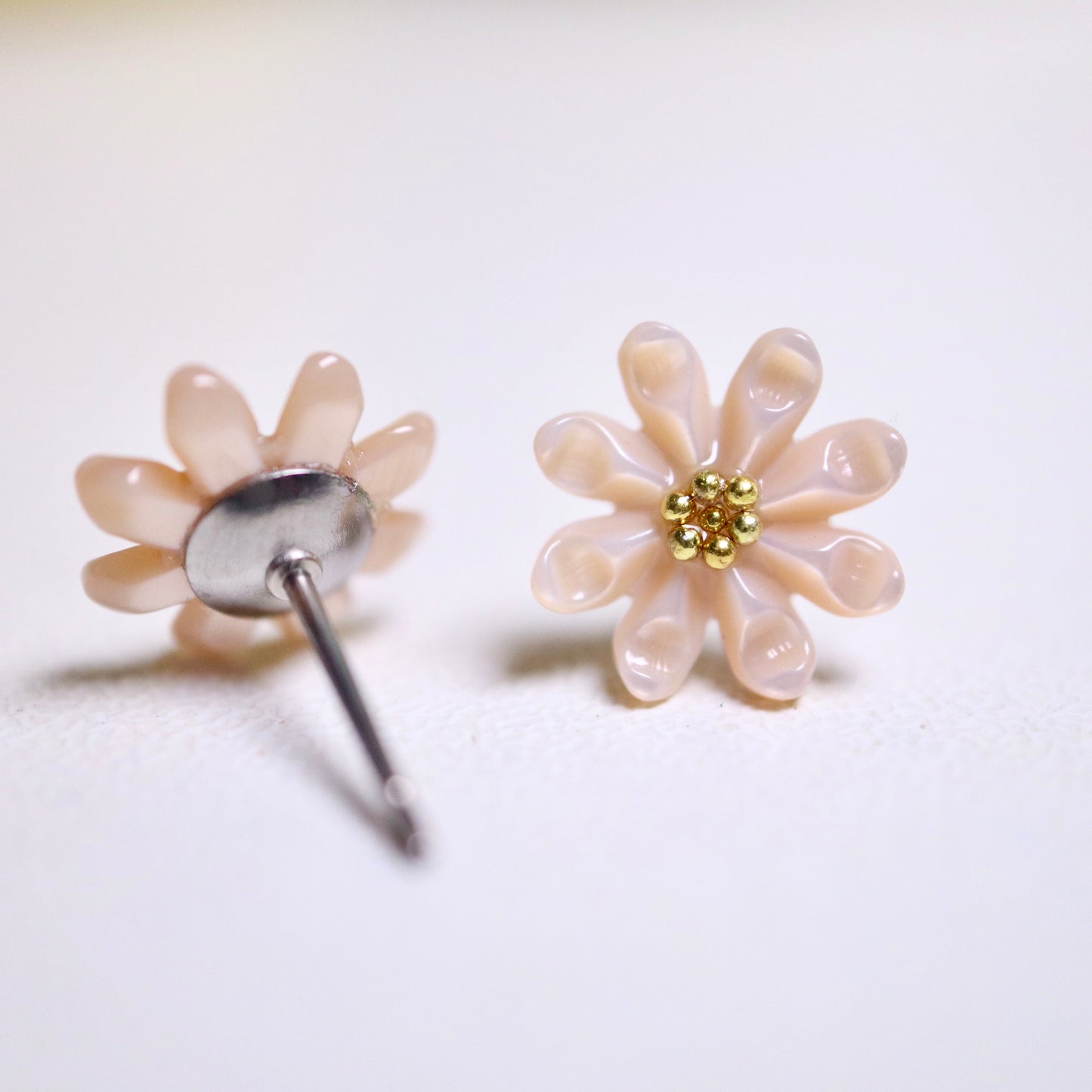 <Handmade in Japan> 雛菊貝殼耳環