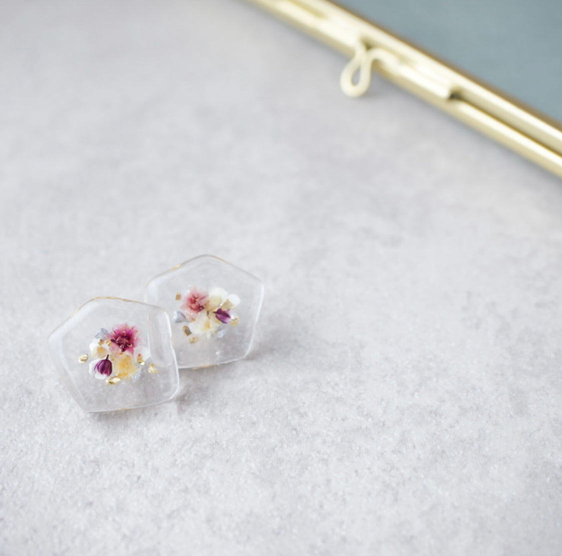 <Handmade in Japan> 冰封乾燥霞草耳環