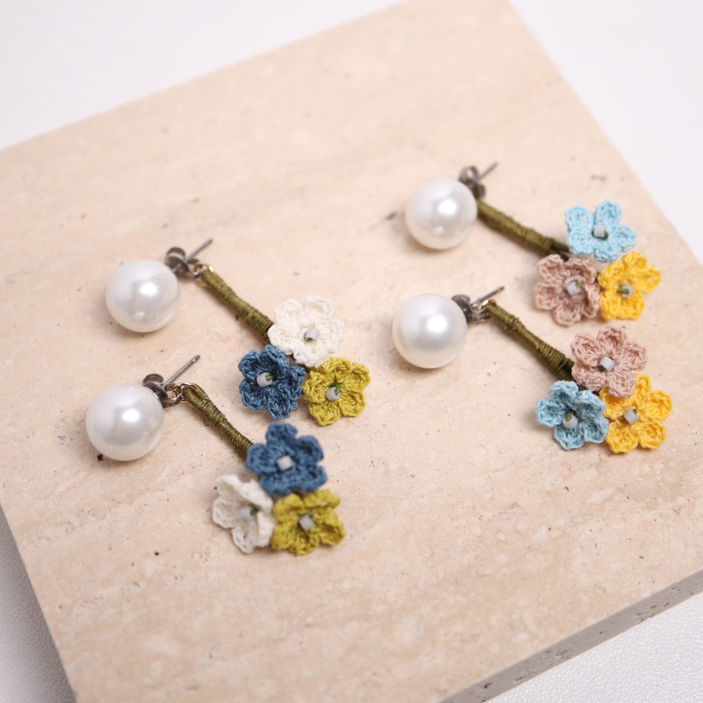 <Handmade in Japan> 珍珠x小花簇編織耳環