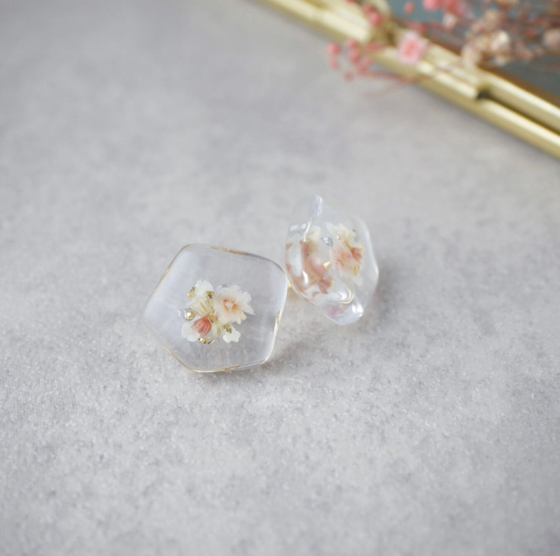 <Handmade in Japan> 冰封乾燥霞草耳環