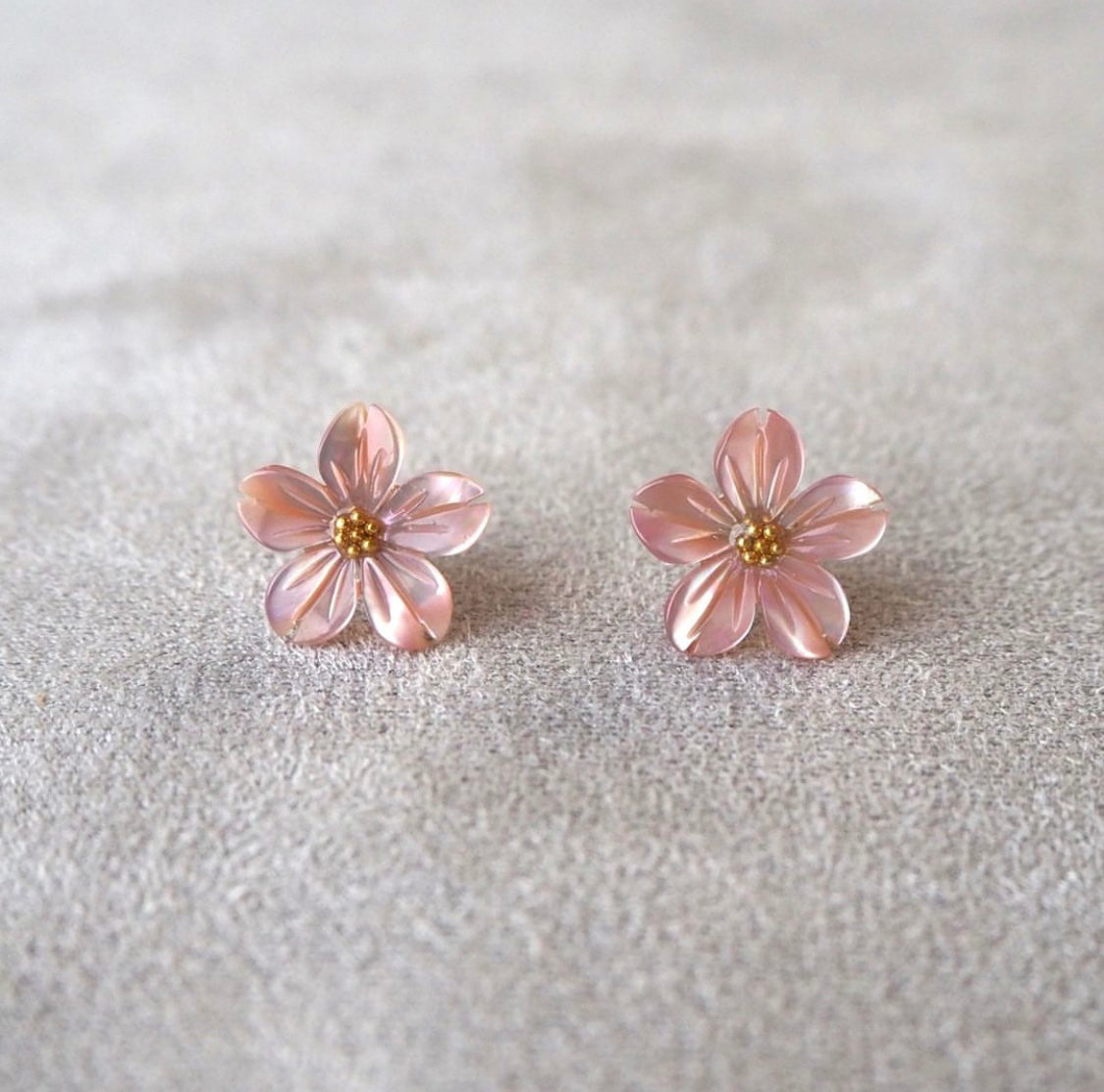 <Handmade in Japan> 櫻花貝殼耳環