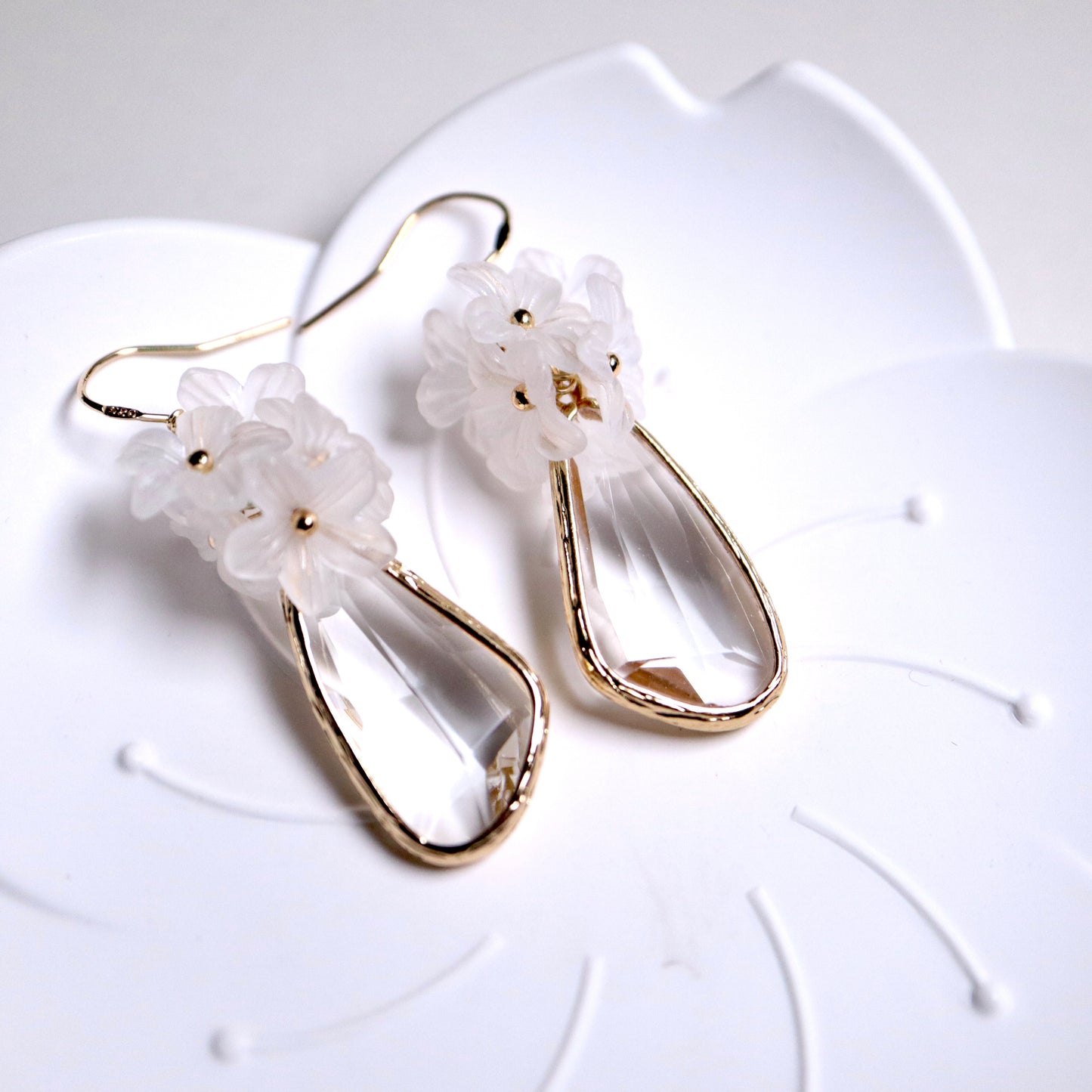 <Handmade in Japan> 透明感水滴鈴蘭耳環