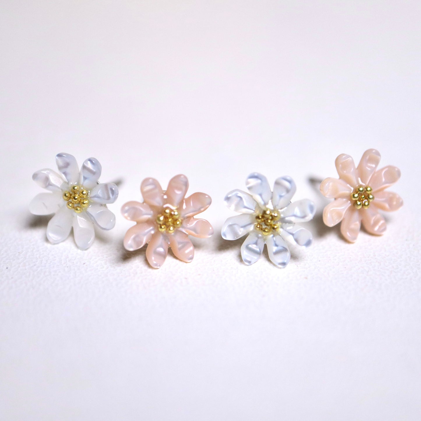 <Handmade in Japan> 雛菊貝殼耳環