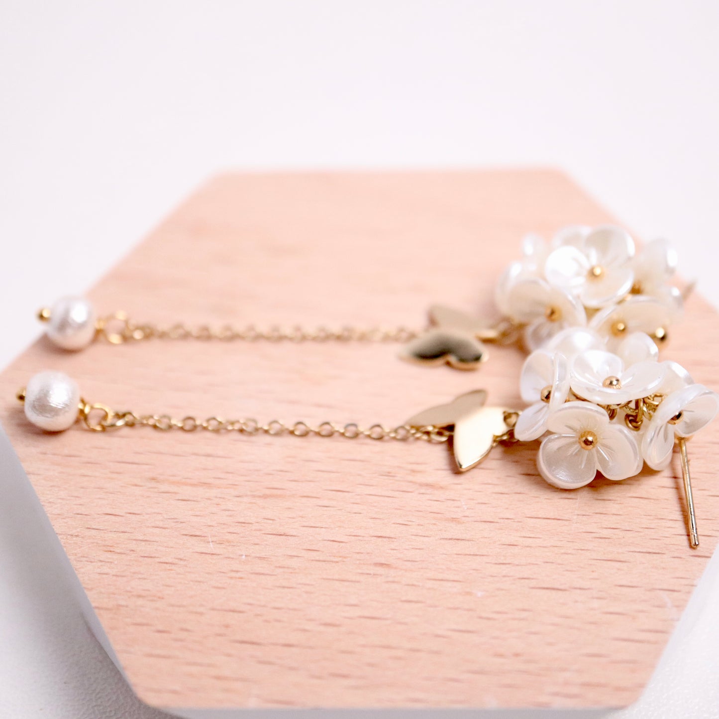 <Handmade in Japan> 小蝴蝶搖曳鈴蘭耳環