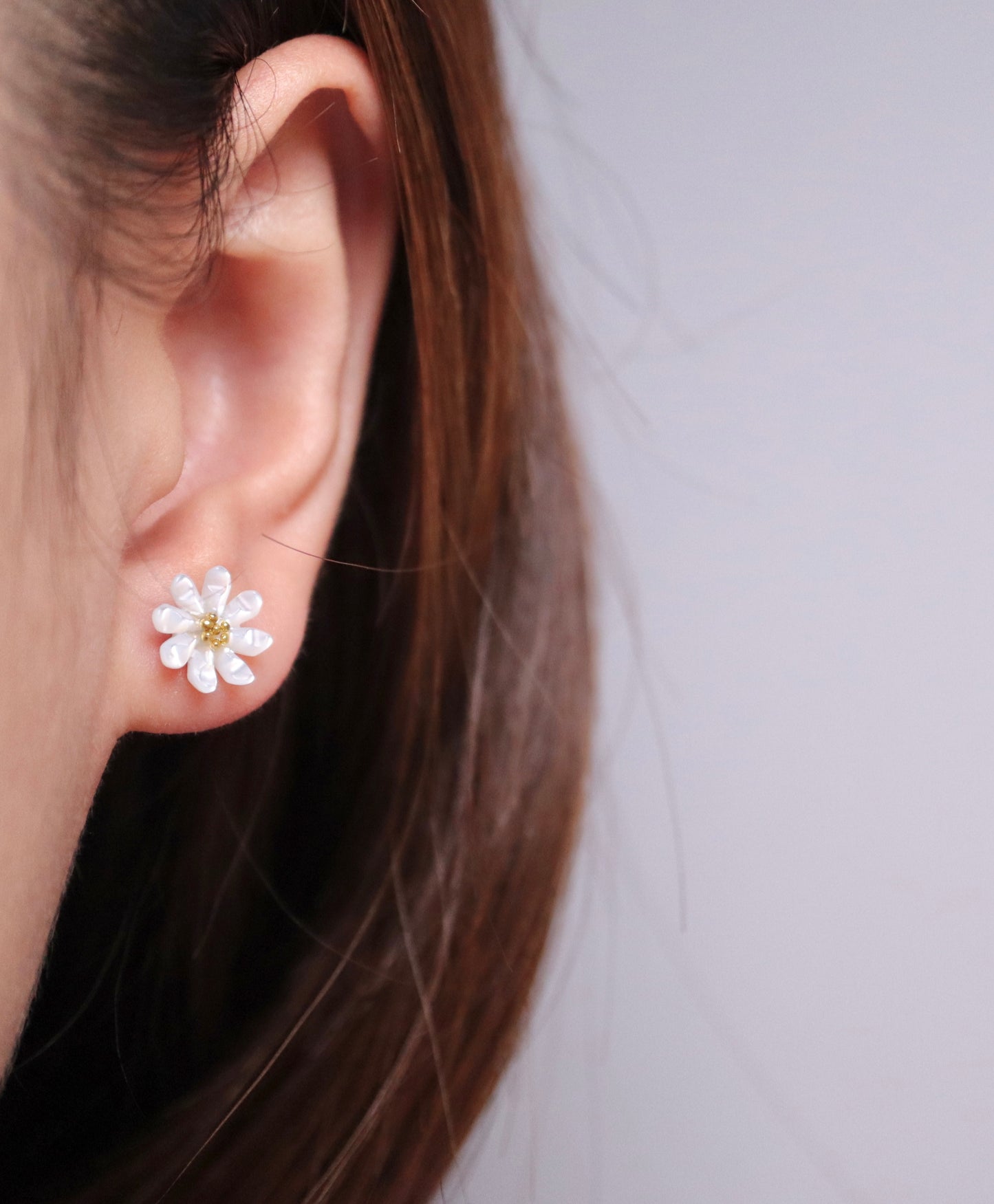 <Handmade in Japan> 雛菊貝殼耳環
