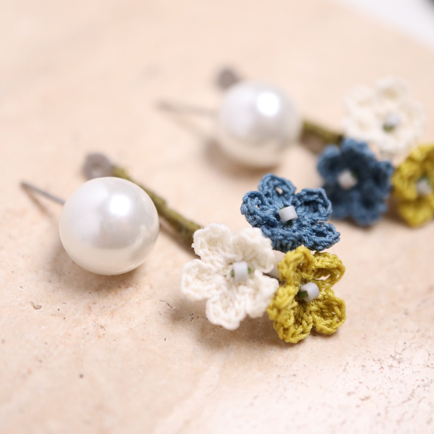 <Handmade in Japan> 珍珠x小花簇編織耳環