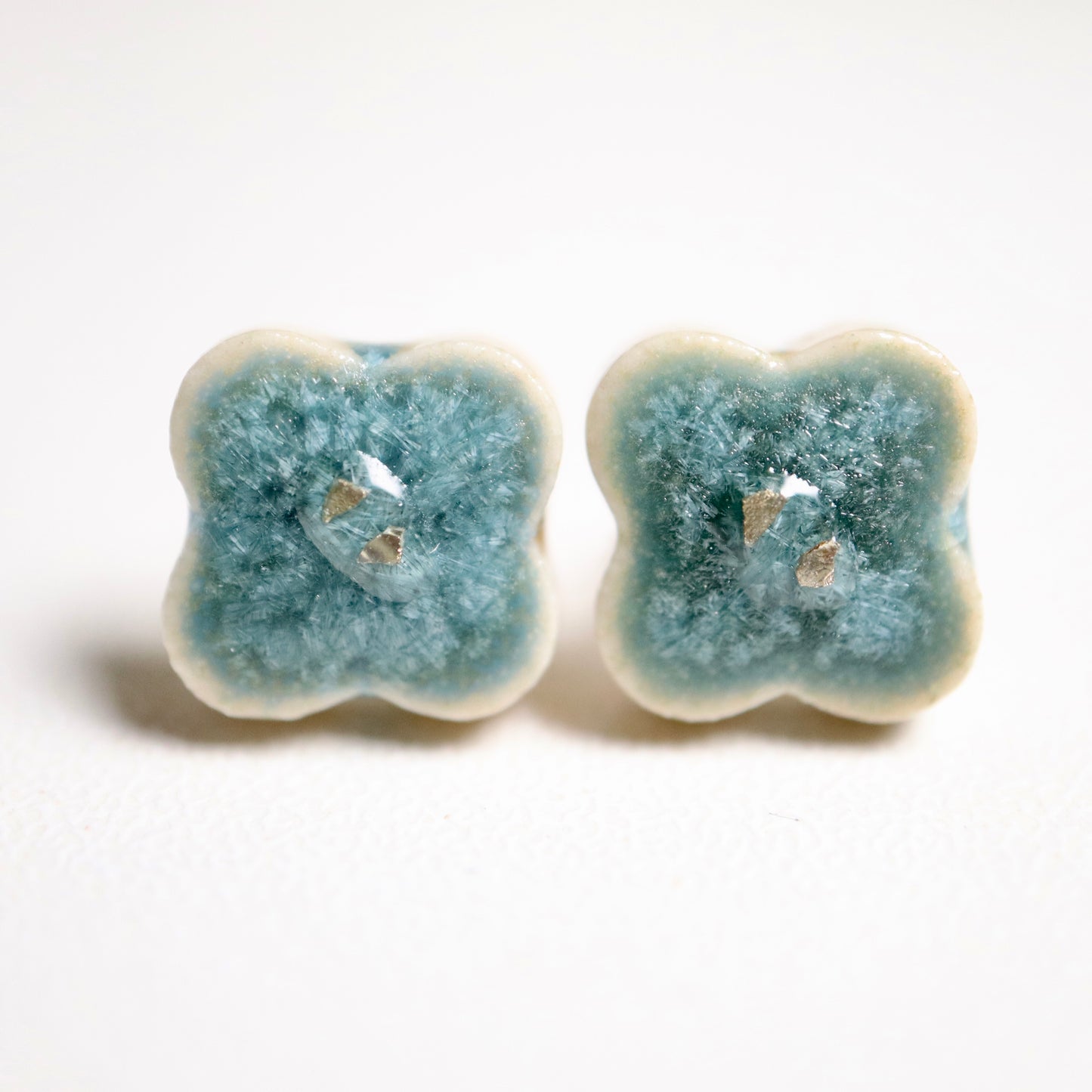 <Handmade in Japan> 美濃焼陶瓷小花金箔耳環