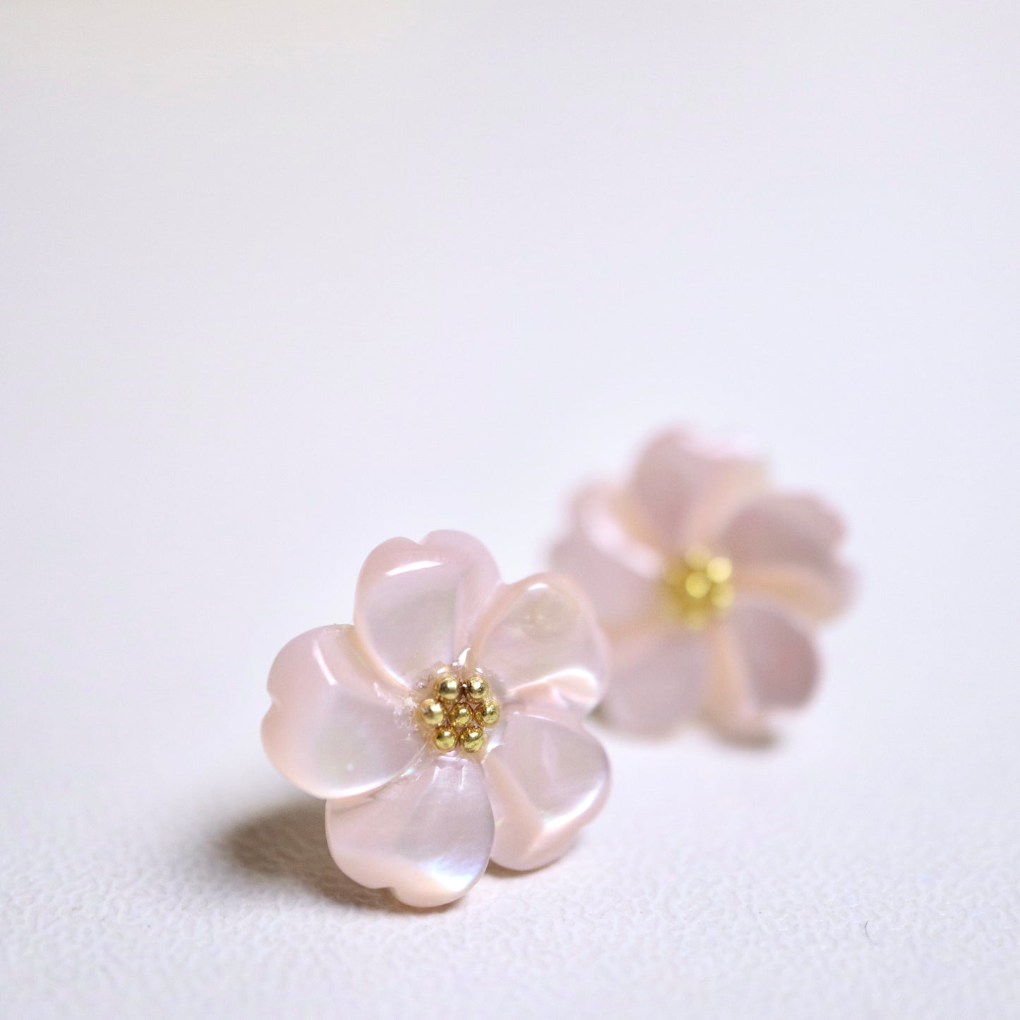 <Handmade in Japan> 貝殼花朵耳環