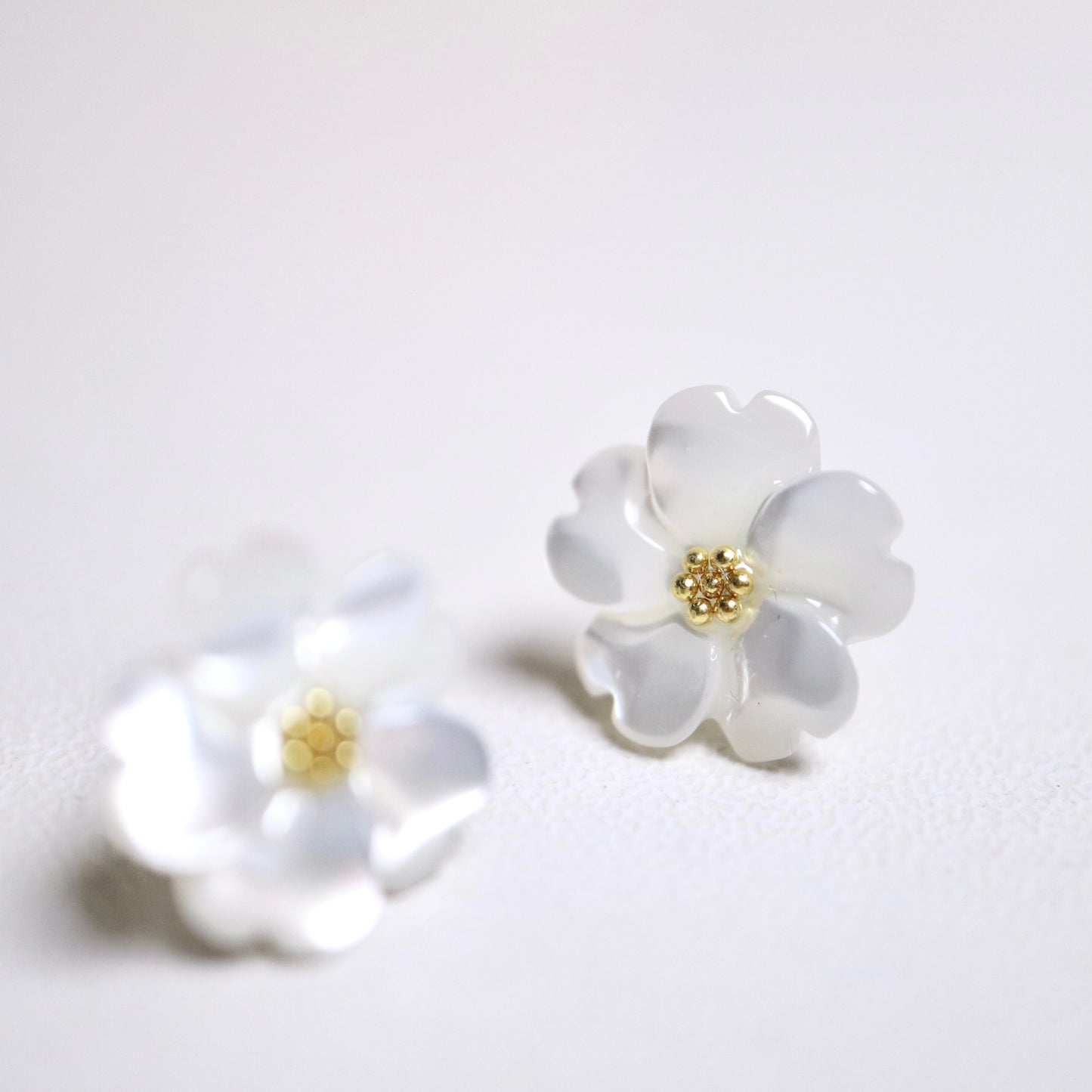 <Handmade in Japan> 貝殼花朵耳環